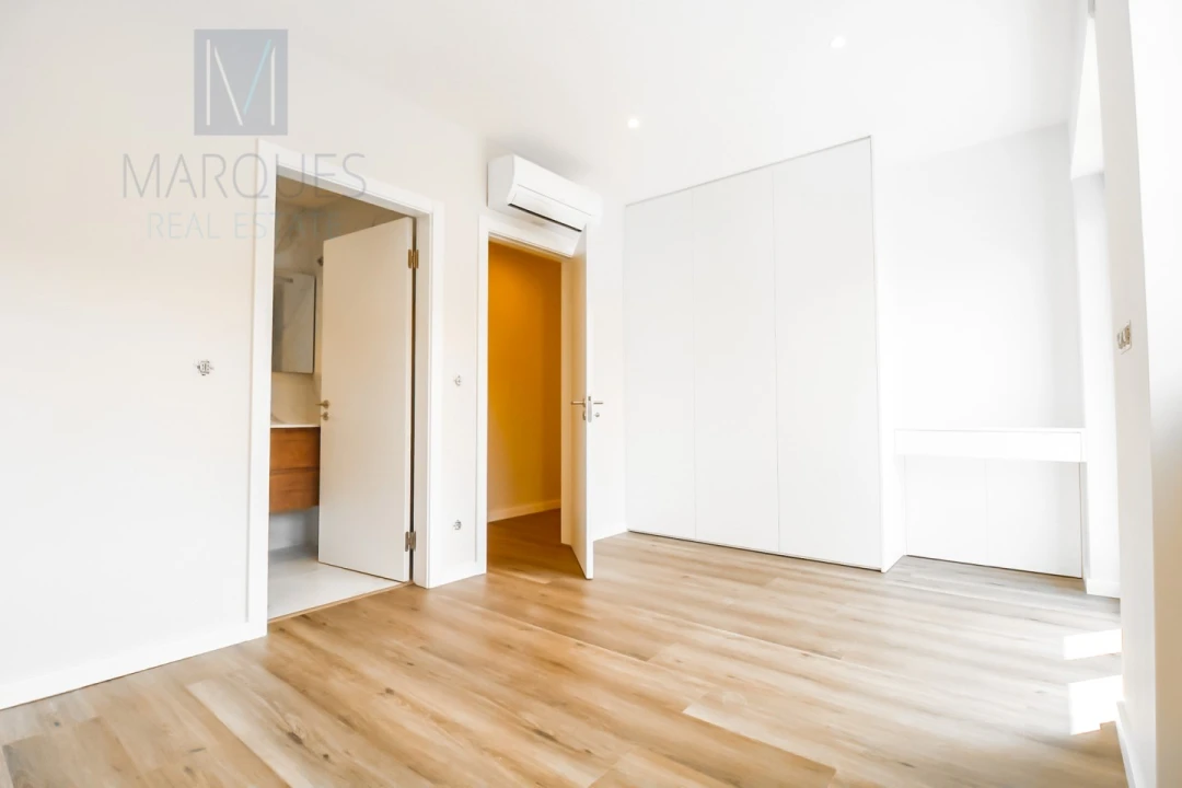 Apartamento T4 para Venda em Almada, Cova da Piedade, Pragal e Cacilhas Foto 17
