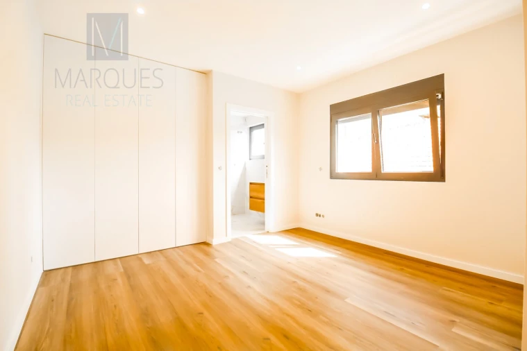 Apartamento T4 para Venda em Almada, Cova da Piedade, Pragal e Cacilhas Foto 23