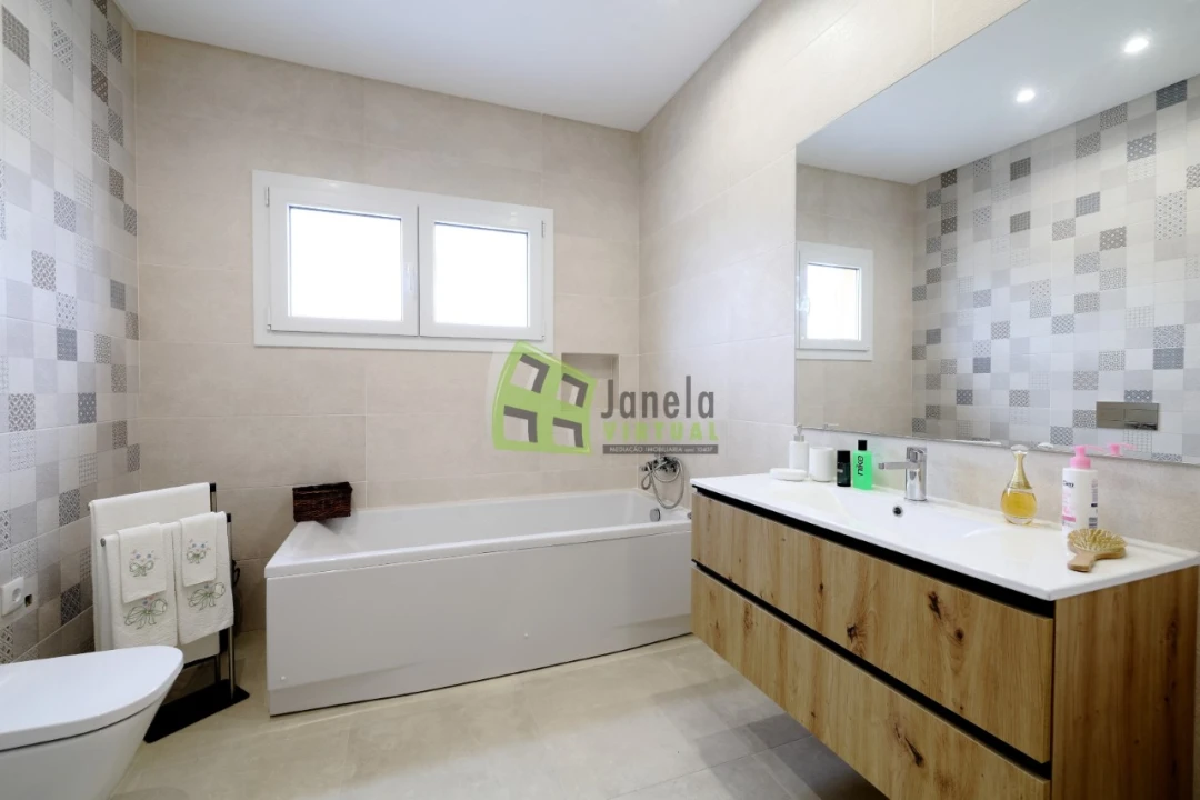 Moradia T4 para Venda em Alhos Vedros Foto 12