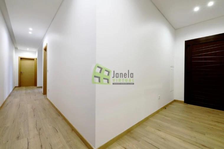 Moradia T4 para Venda em Alhos Vedros Foto 5