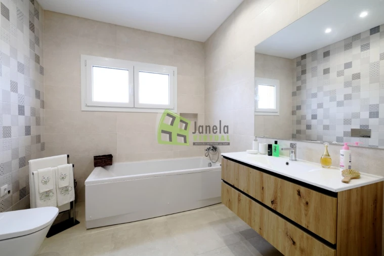 Moradia T4 para Venda em Alhos Vedros Foto 12