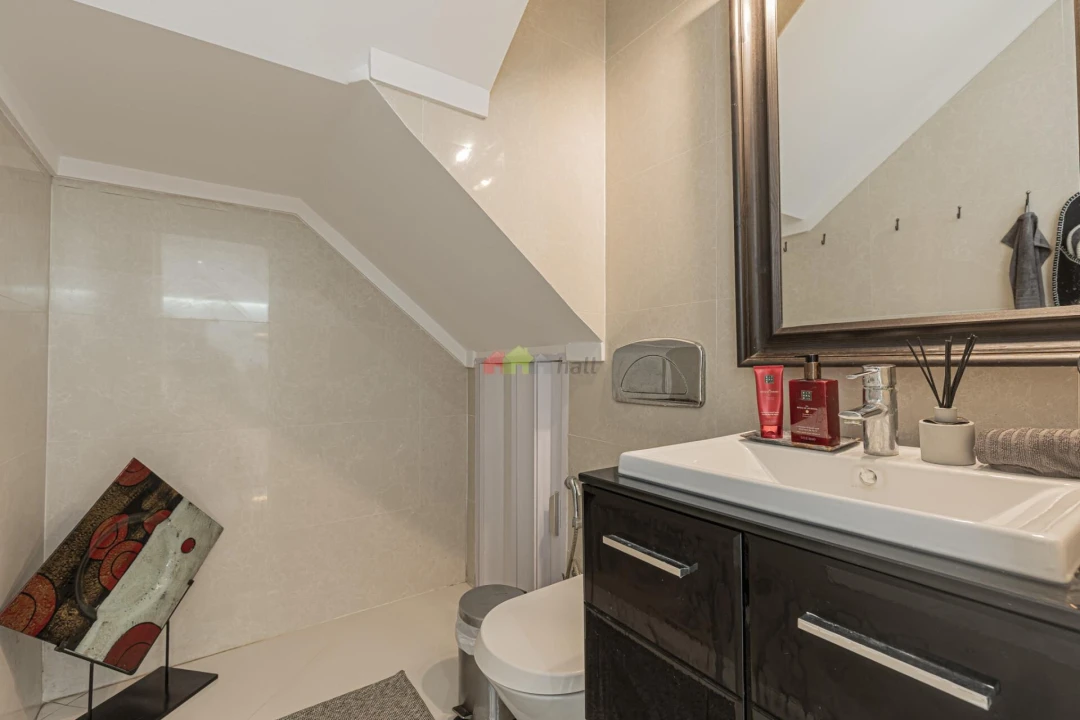 Moradia T4 para Venda em Santo Antonio da Charneca Foto 7