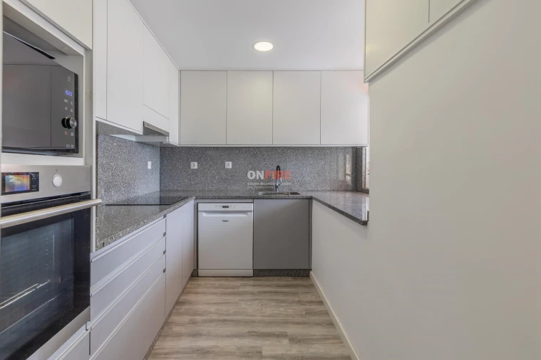 Moradia T4 para Venda em Funchal (São Pedro) Foto 4