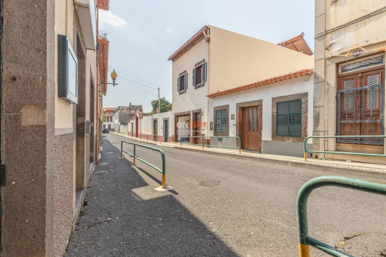 Moradia T4 para Venda em Funchal (São Pedro) Foto 2