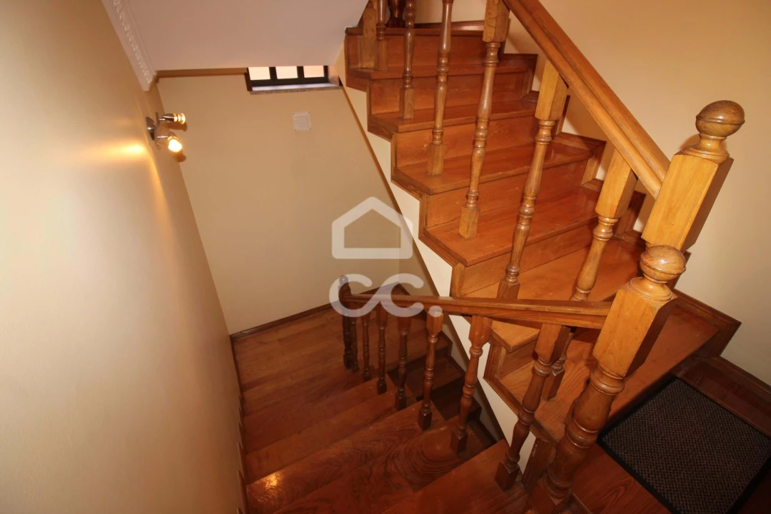 Moradia T4 para Venda em Vilar de Nantes Foto 44