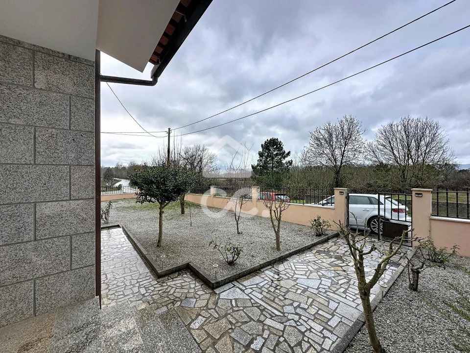 Moradia T4 para Venda em Vilar de Nantes Foto 6