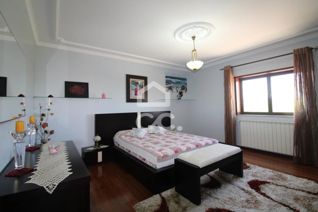 Moradia T4 para Venda em Vilar de Nantes Foto 1