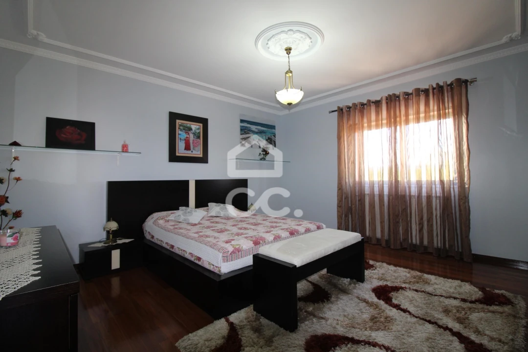 Moradia T4 para Venda em Vilar de Nantes Foto 25