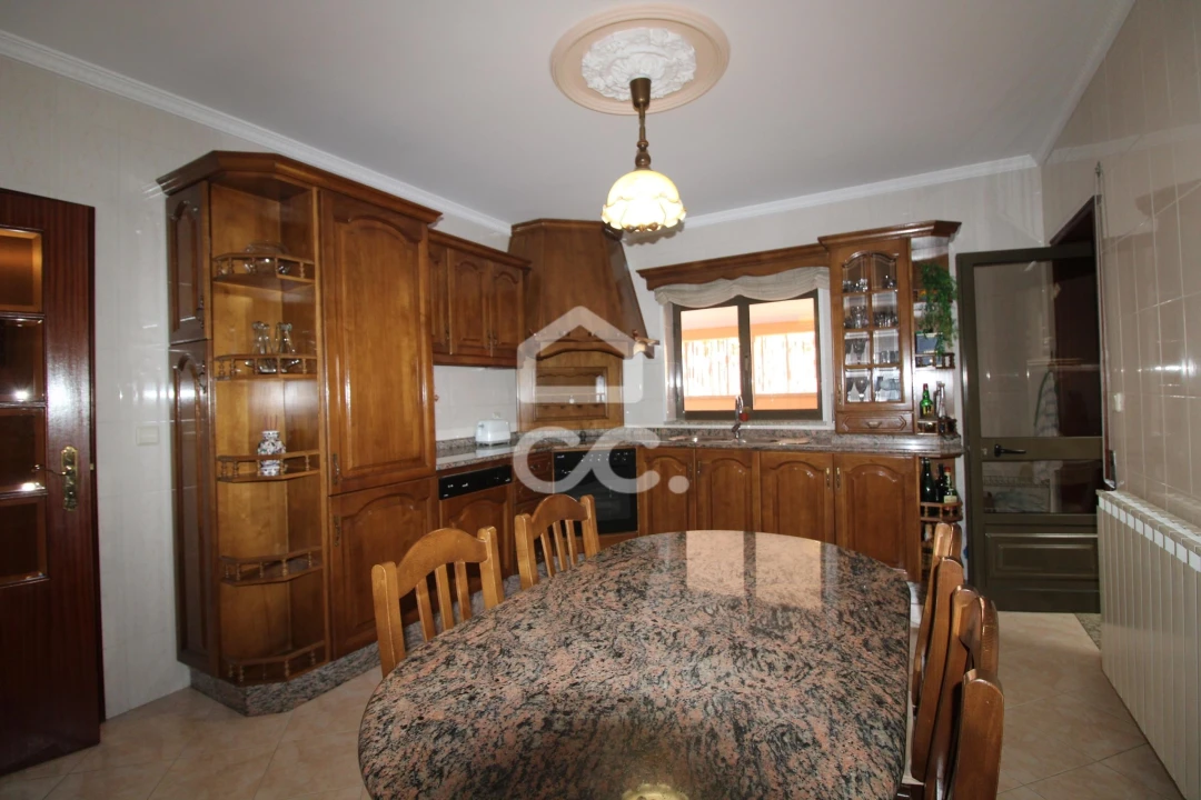 Moradia T4 para Venda em Vilar de Nantes Foto 19