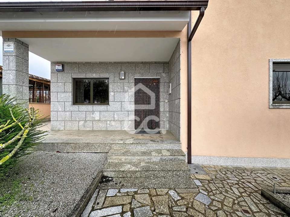 Moradia T4 para Venda em Vilar de Nantes Foto 2