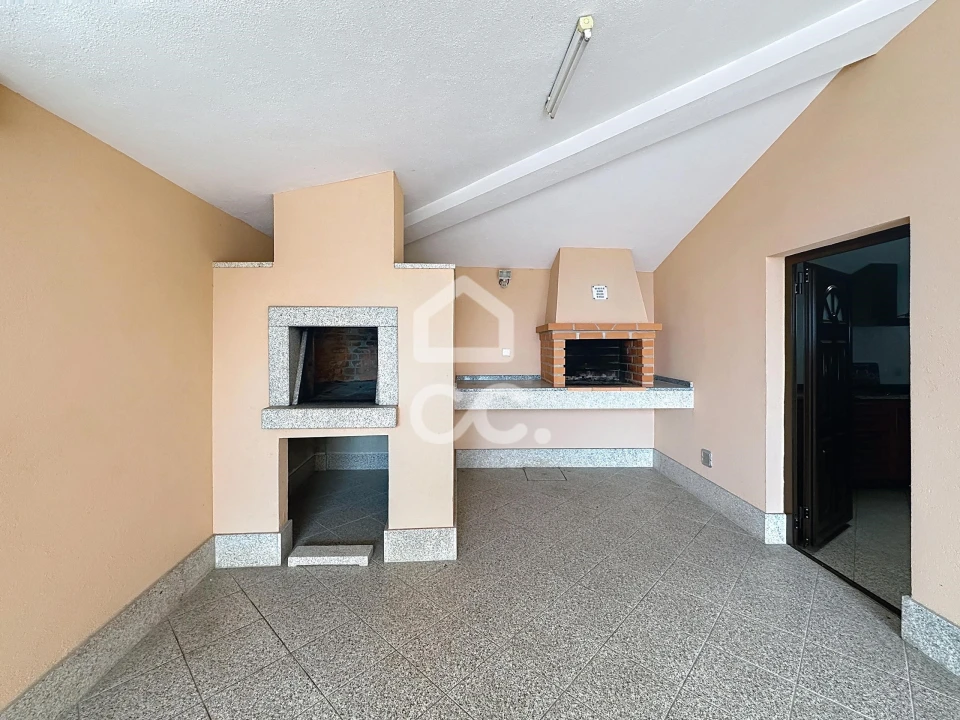 Moradia T4 para Venda em Vilar de Nantes Foto 18