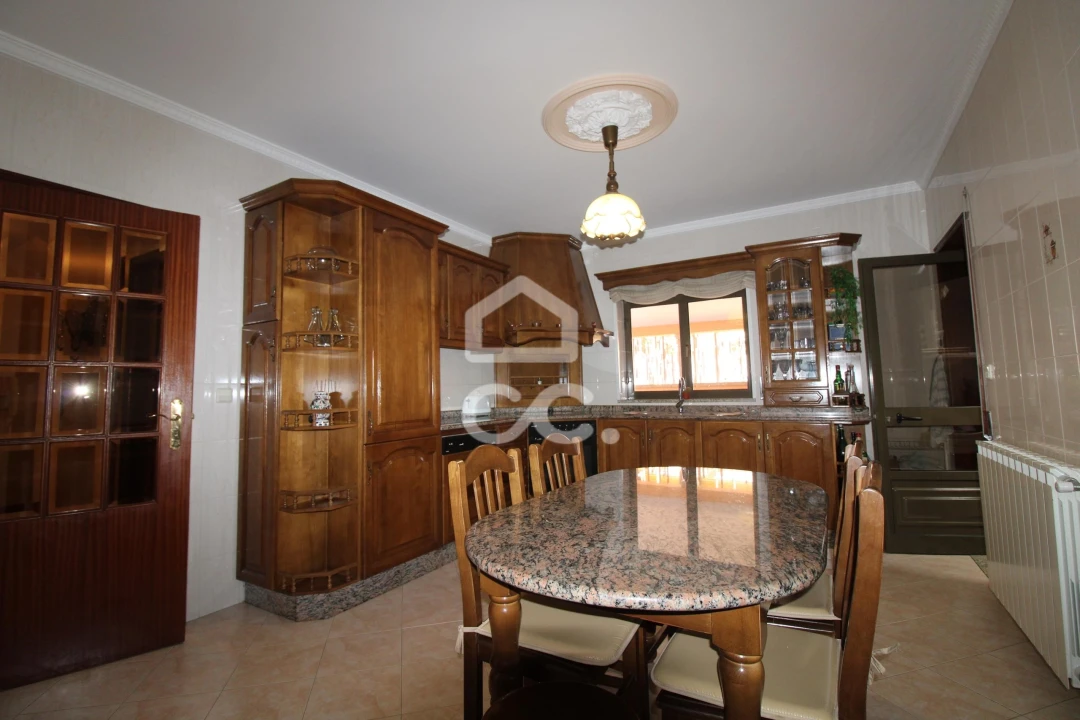 Moradia T4 para Venda em Vilar de Nantes Foto 18