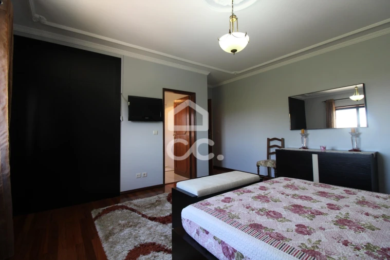 Moradia T4 para Venda em Vilar de Nantes Foto 27