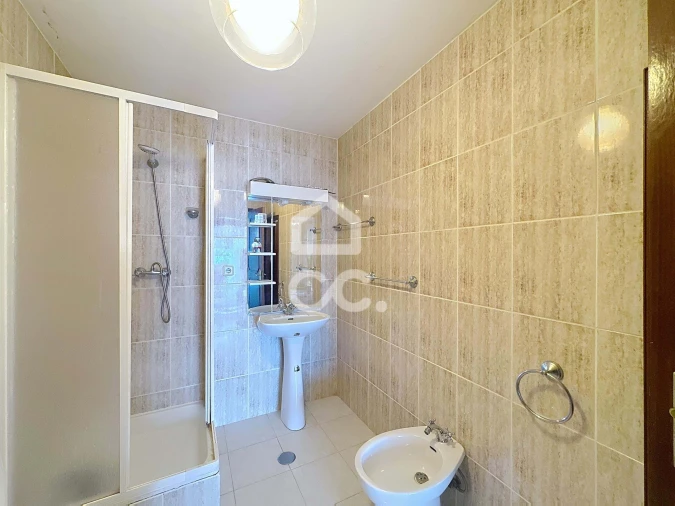 Moradia T4 para Venda em Vilar de Nantes Foto 16