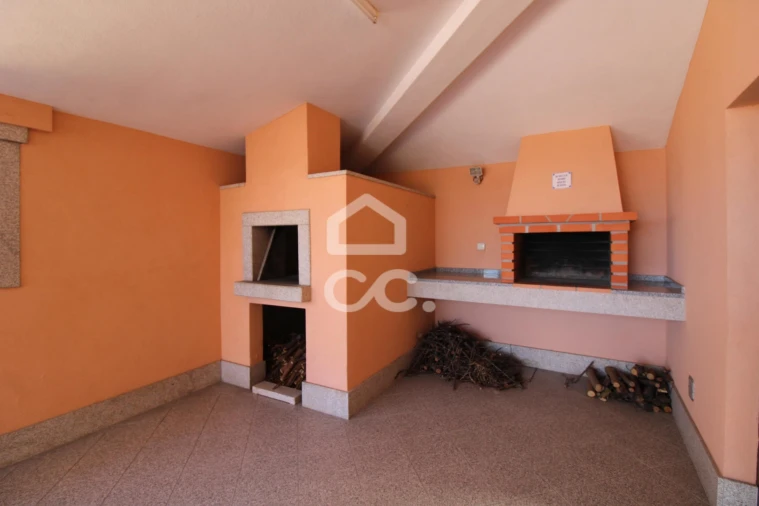 Moradia T4 para Venda em Vilar de Nantes Foto 46