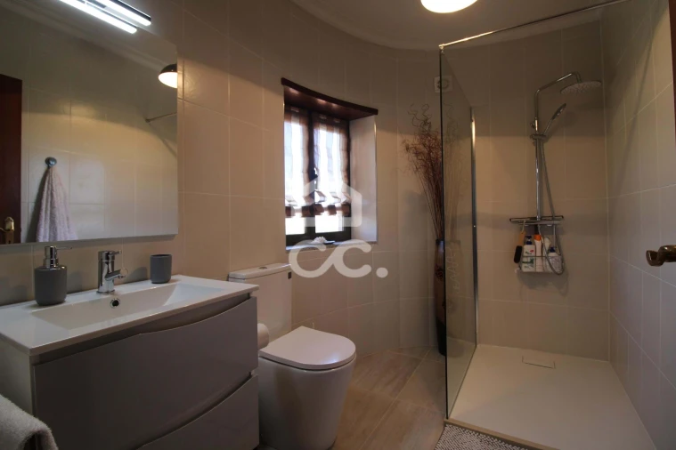 Moradia T4 para Venda em Vilar de Nantes Foto 28