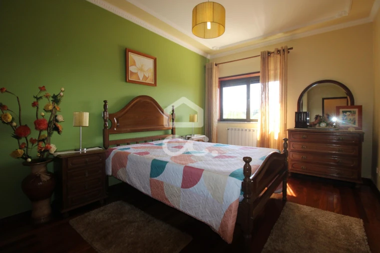 Moradia T4 para Venda em Vilar de Nantes Foto 30