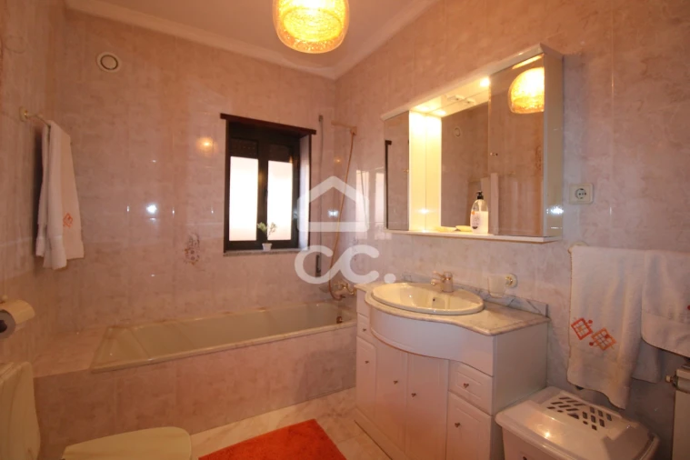 Moradia T4 para Venda em Vilar de Nantes Foto 22