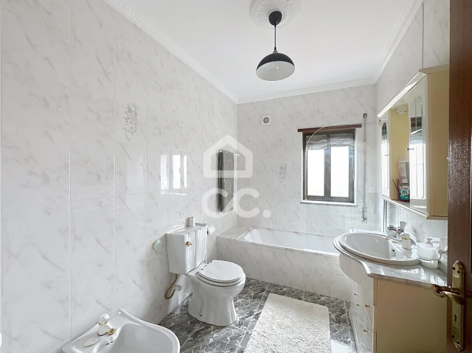 Moradia T4 para Venda em Vilar de Nantes Foto 11