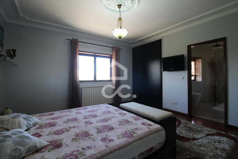 Moradia T4 para Venda em Vilar de Nantes Foto 26