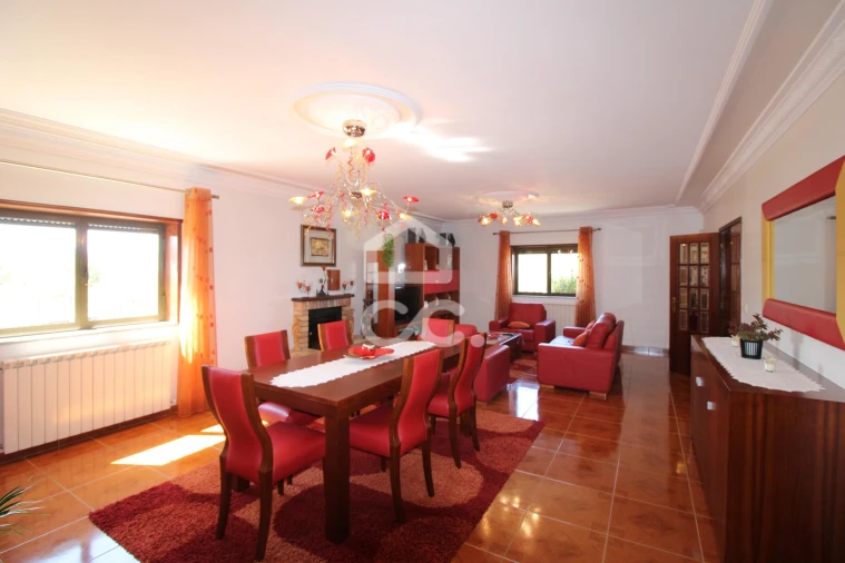 Moradia T4 para Venda em Vilar de Nantes Foto 2