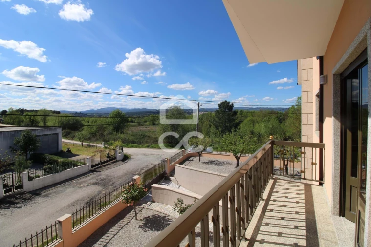 Moradia T4 para Venda em Vilar de Nantes Foto 41