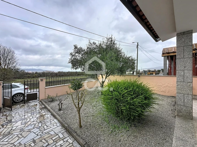 Moradia T4 para Venda em Vilar de Nantes Foto 5