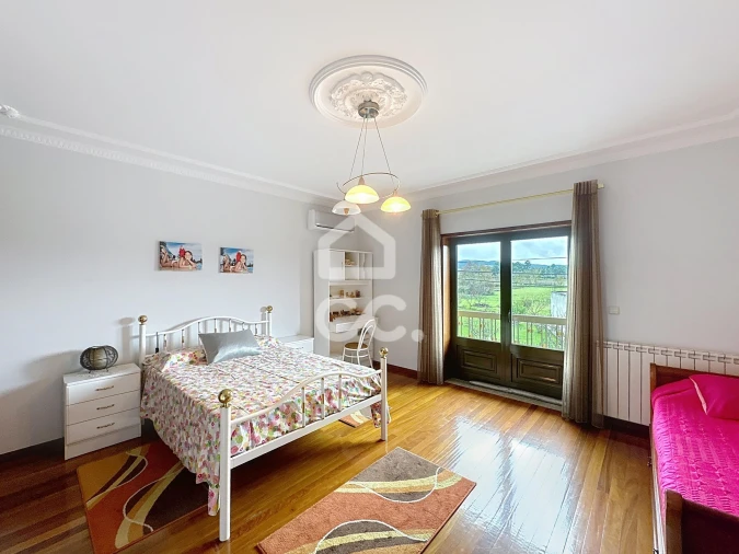 Moradia T4 para Venda em Vilar de Nantes Foto 10