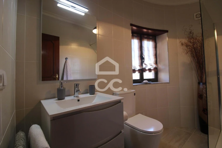 Moradia T4 para Venda em Vilar de Nantes Foto 29