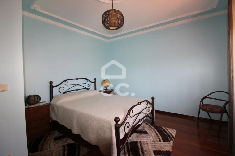 Moradia T4 para Venda em Vilar de Nantes Foto 37