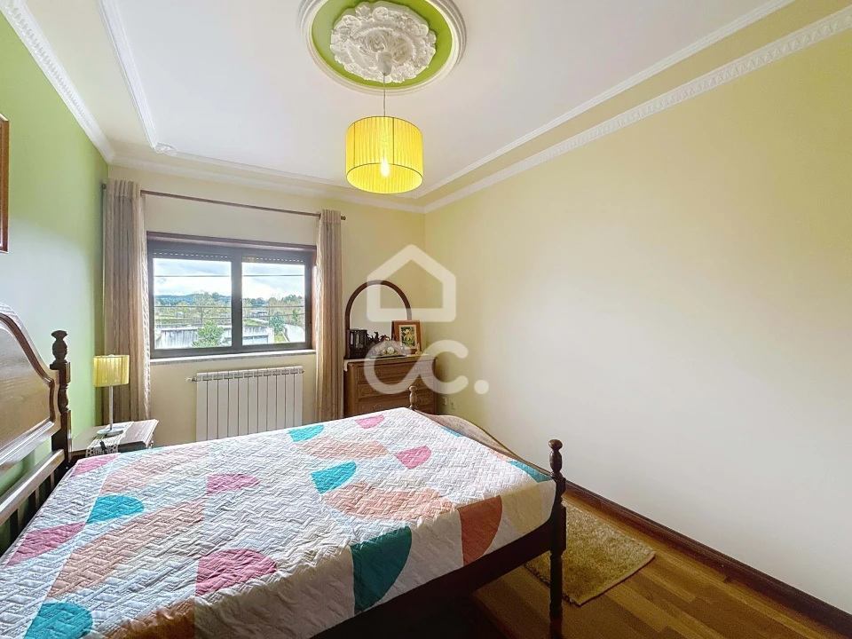 Moradia T4 para Venda em Vilar de Nantes Foto 13