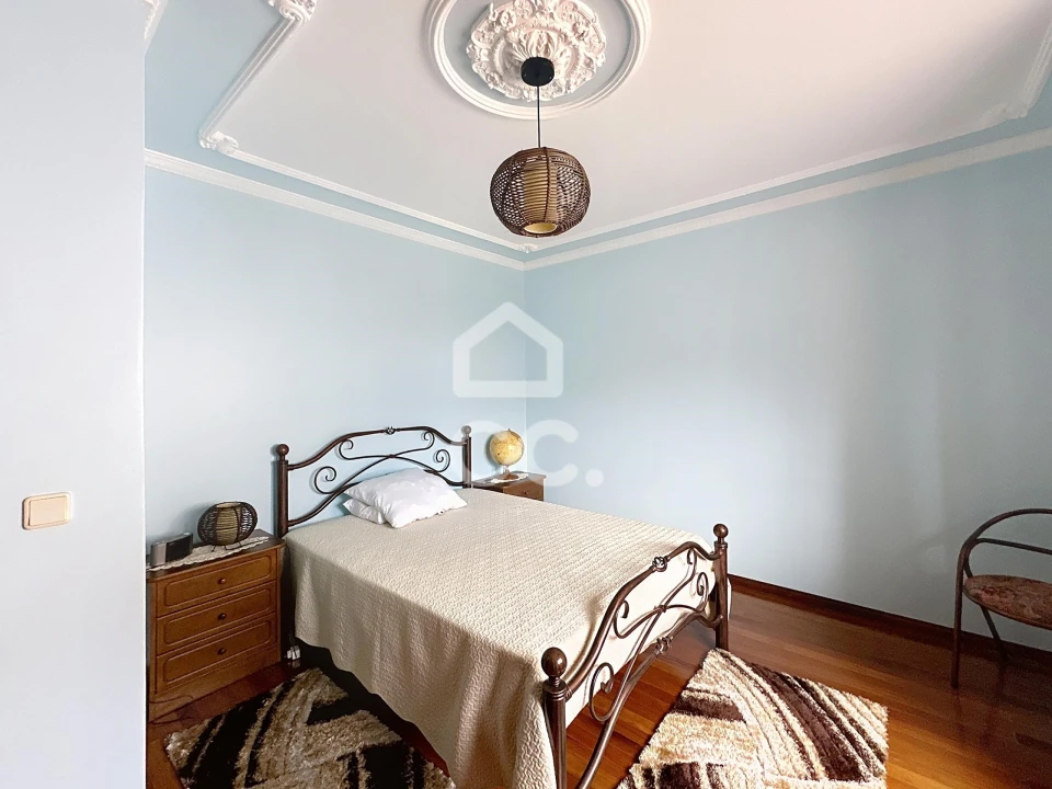 Moradia T4 para Venda em Vilar de Nantes Foto 8