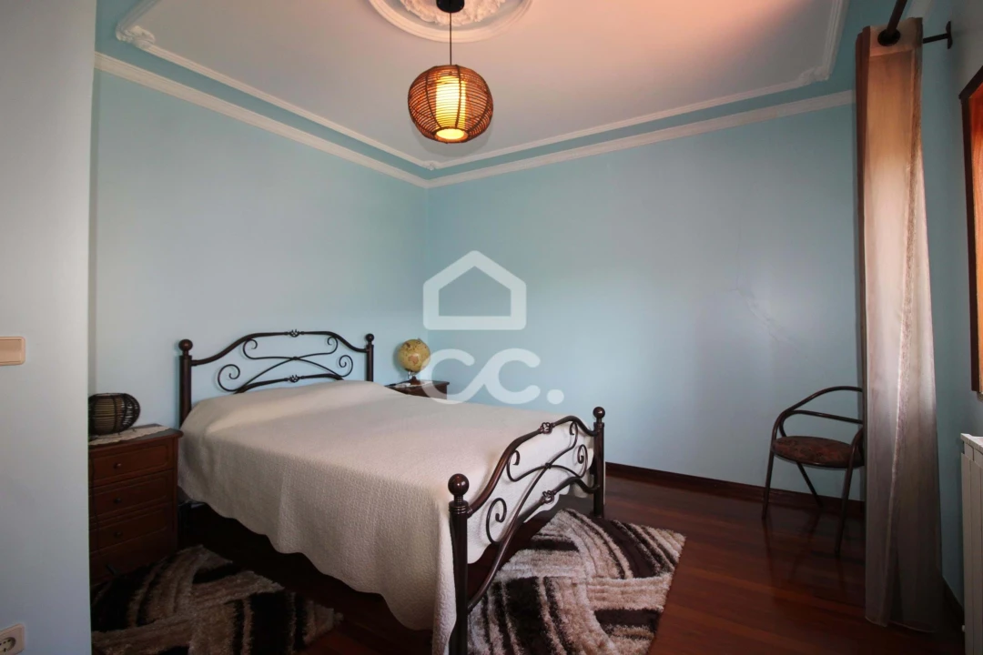 Moradia T4 para Venda em Vilar de Nantes Foto 6