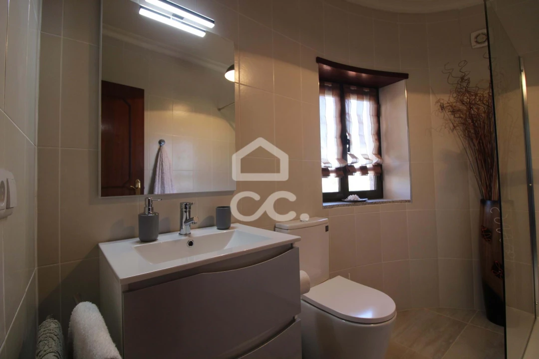 Moradia T4 para Venda em Vilar de Nantes Foto 29