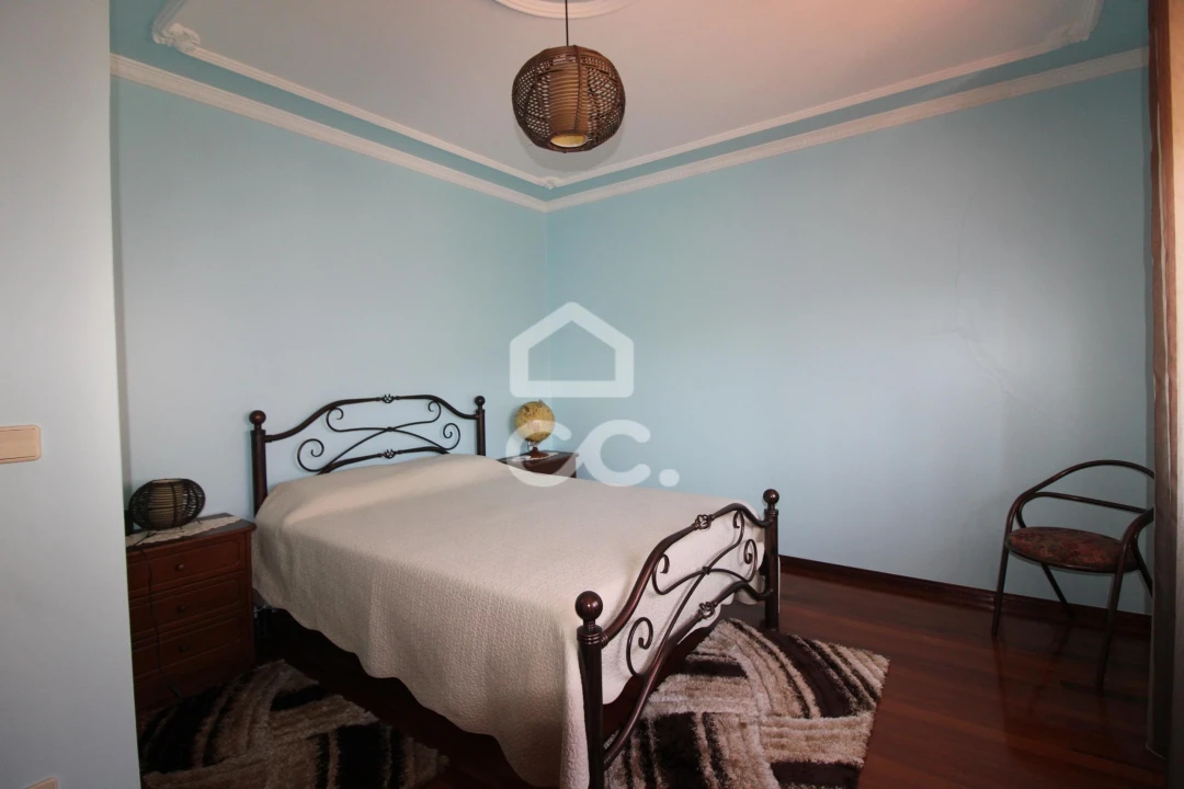 Moradia T4 para Venda em Vilar de Nantes Foto 37