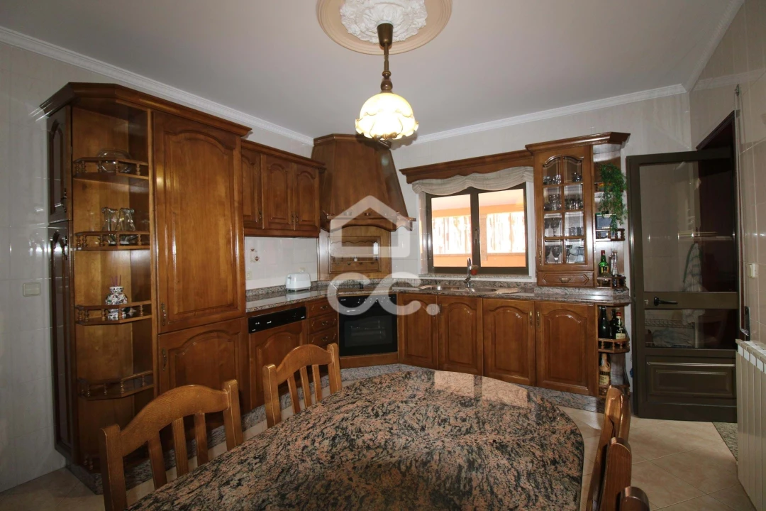 Moradia T4 para Venda em Vilar de Nantes Foto 20