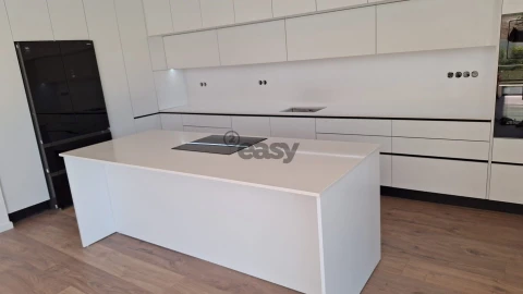 Moradia T4 para Venda em Azueira e Sobral da Abelheira