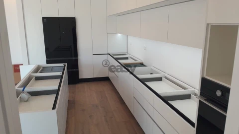 Moradia T4 para Venda em Azueira e Sobral da Abelheira