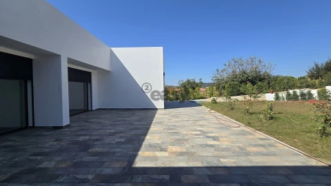 Moradia T4 para Venda em Azueira e Sobral da Abelheira