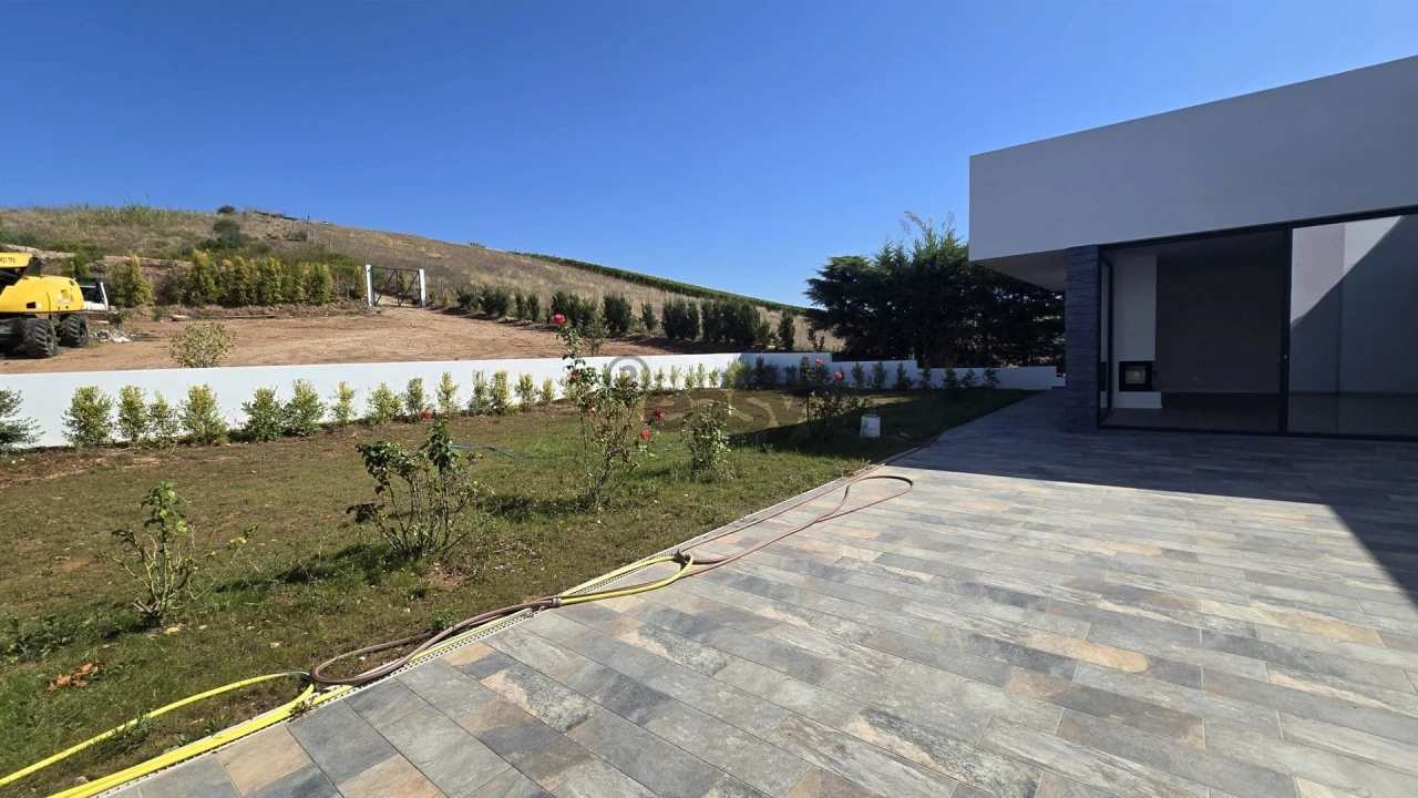Moradia T4 para Venda em Azueira e Sobral da Abelheira Foto 9