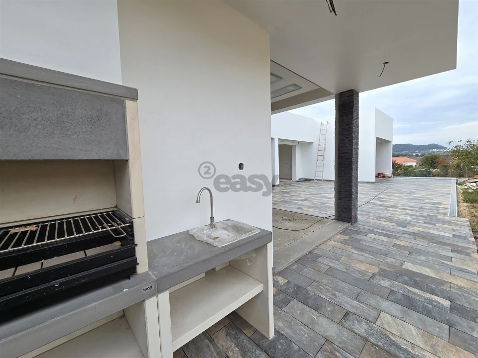 Moradia T4 para Venda em Azueira e Sobral da Abelheira Foto 7