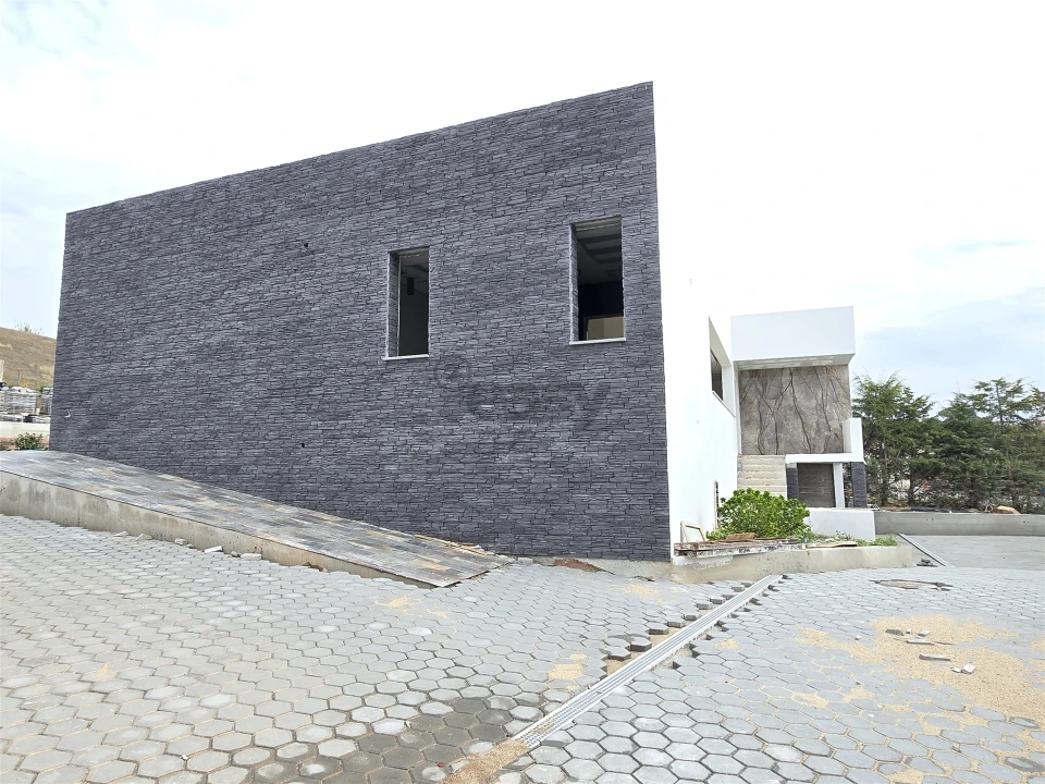 Moradia T4 para Venda em Azueira e Sobral da Abelheira Foto 1