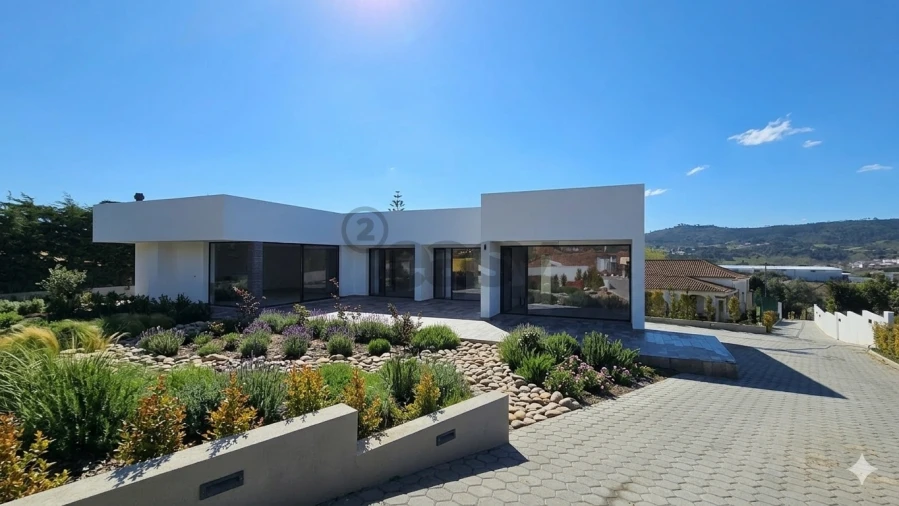 Moradia T4 para Venda em Azueira e Sobral da Abelheira Foto 1