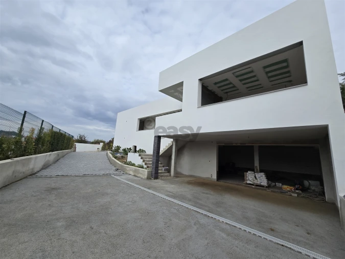 Moradia T4 para Venda em Azueira e Sobral da Abelheira Foto 3