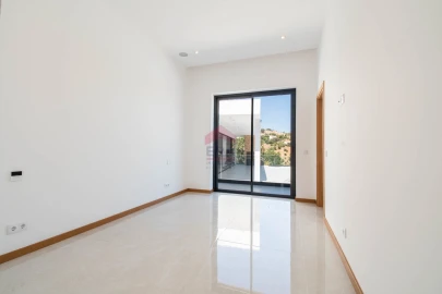 Moradia T0 para Venda em Loule (São Sebastião)