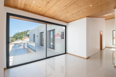 Moradia T0 para Venda em Loule (São Sebastião)