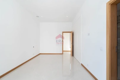 Moradia T0 para Venda em Loule (São Sebastião)
