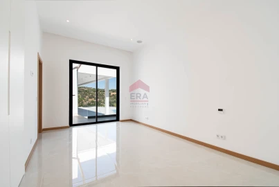 Moradia T0 para Venda em Loule (São Sebastião)