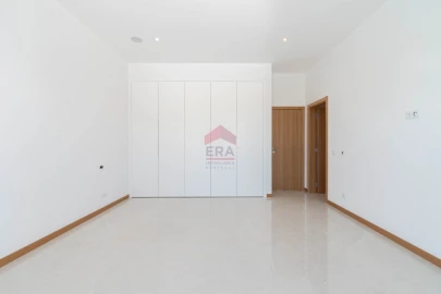 Moradia T0 para Venda em Loule (São Sebastião)