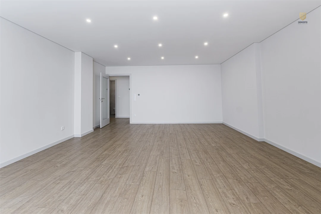 Apartamento T3 para Venda em Cedofeita, Santo Ildefonso, Sé, Miragaia, São Nicolau e Vitória Foto 2